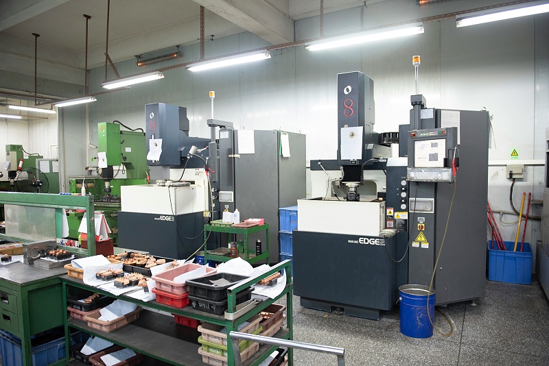 �������־���𻨻� 