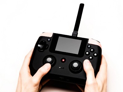 �ֳ�һ����ʾ���˻�ң��������